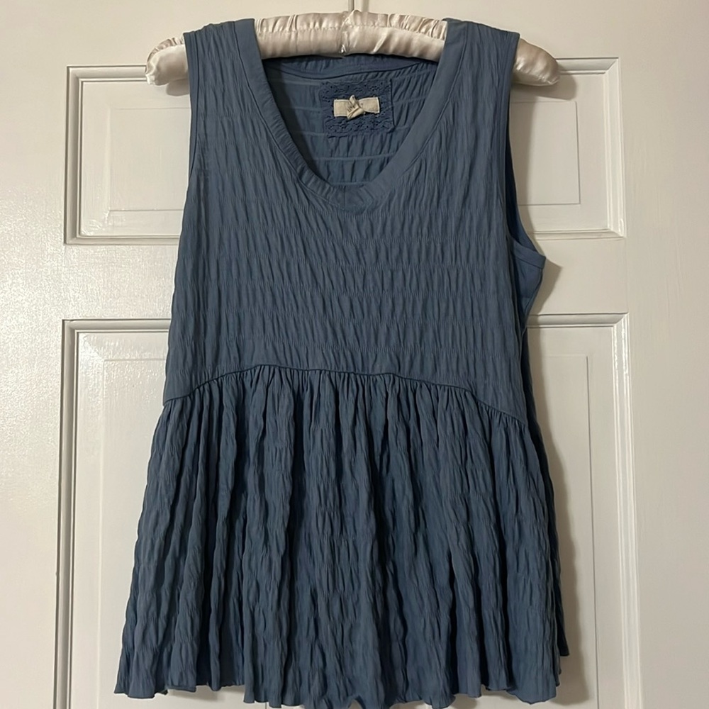 Flowy tank - Picture 1 of 3